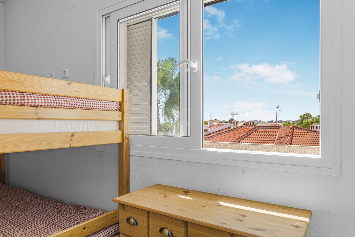 For sale - 3 Bedroom 2 Bathroom House - Detached Villa in Orihuela - Mil Palmeras  - Alicante