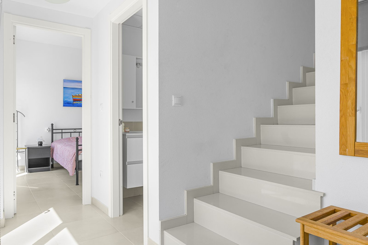 For sale - 3 Bedroom 2 Bathroom House - Detached Villa in Orihuela - Mil Palmeras  - Alicante