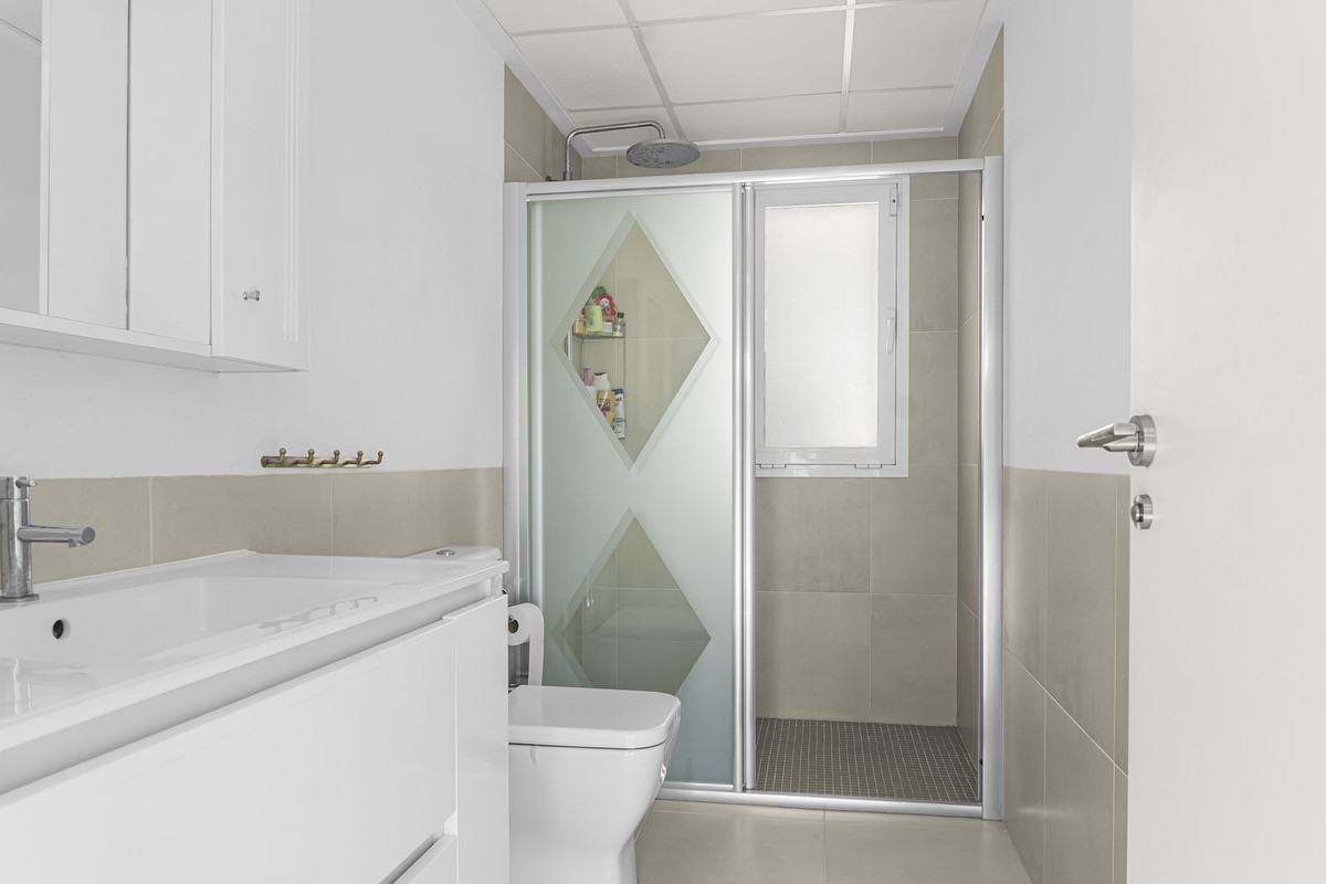 For sale - 3 Bedroom 2 Bathroom House - Detached Villa in Orihuela - Mil Palmeras  - Alicante