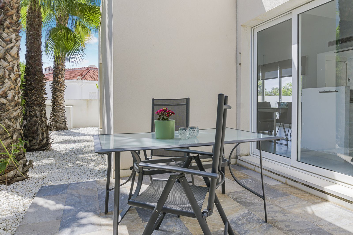 For sale - 3 Bedroom 2 Bathroom House - Detached Villa in Orihuela - Mil Palmeras  - Alicante