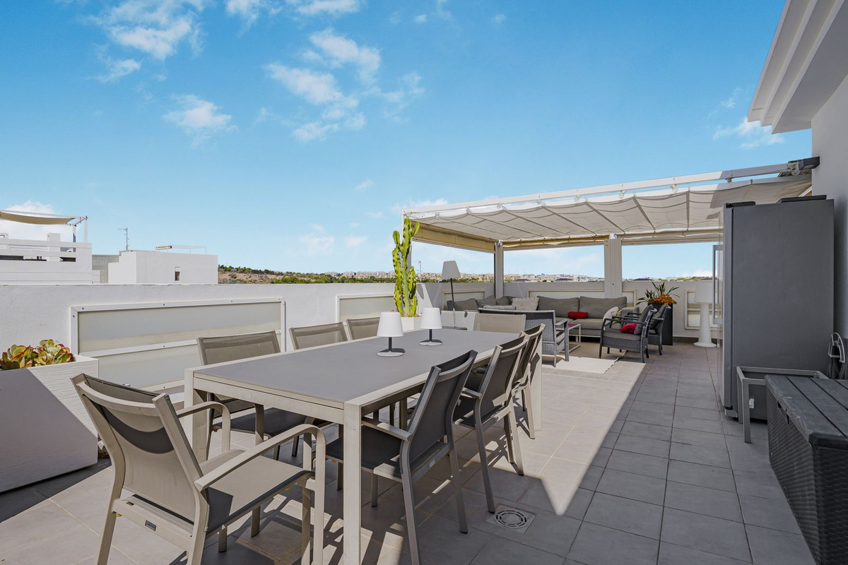 For sale - 3 Bedroom 2 Bathroom Penthouse in Las Ramblas Villamartin - Las Ramblas Golf  - Alicante