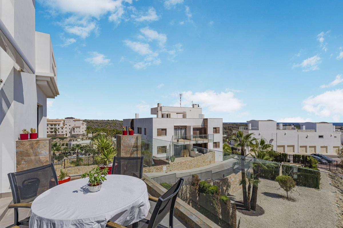 For sale - 3 Bedroom 2 Bathroom Penthouse in Las Ramblas Villamartin - Las Ramblas Golf  - Alicante