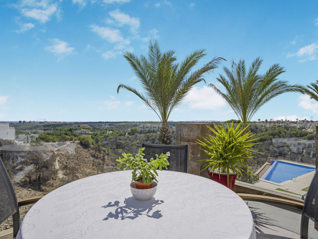 3 Bedroom 2 Bathroom Penthouse in Las Ramblas Villamartin