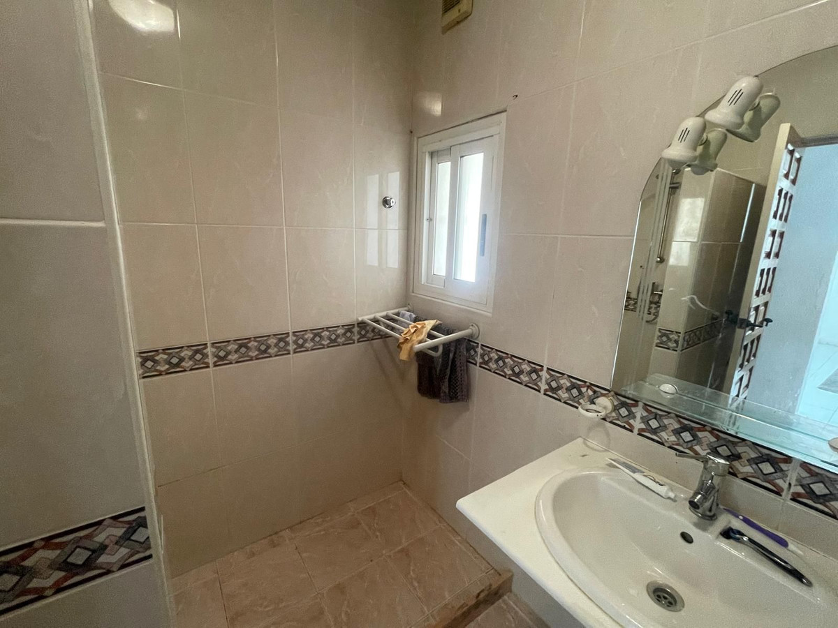 For sale - 3 Bedroom 1 Bathroom House - Detached Villa in Torrevieja - Torrevieja Centro  - Alicante