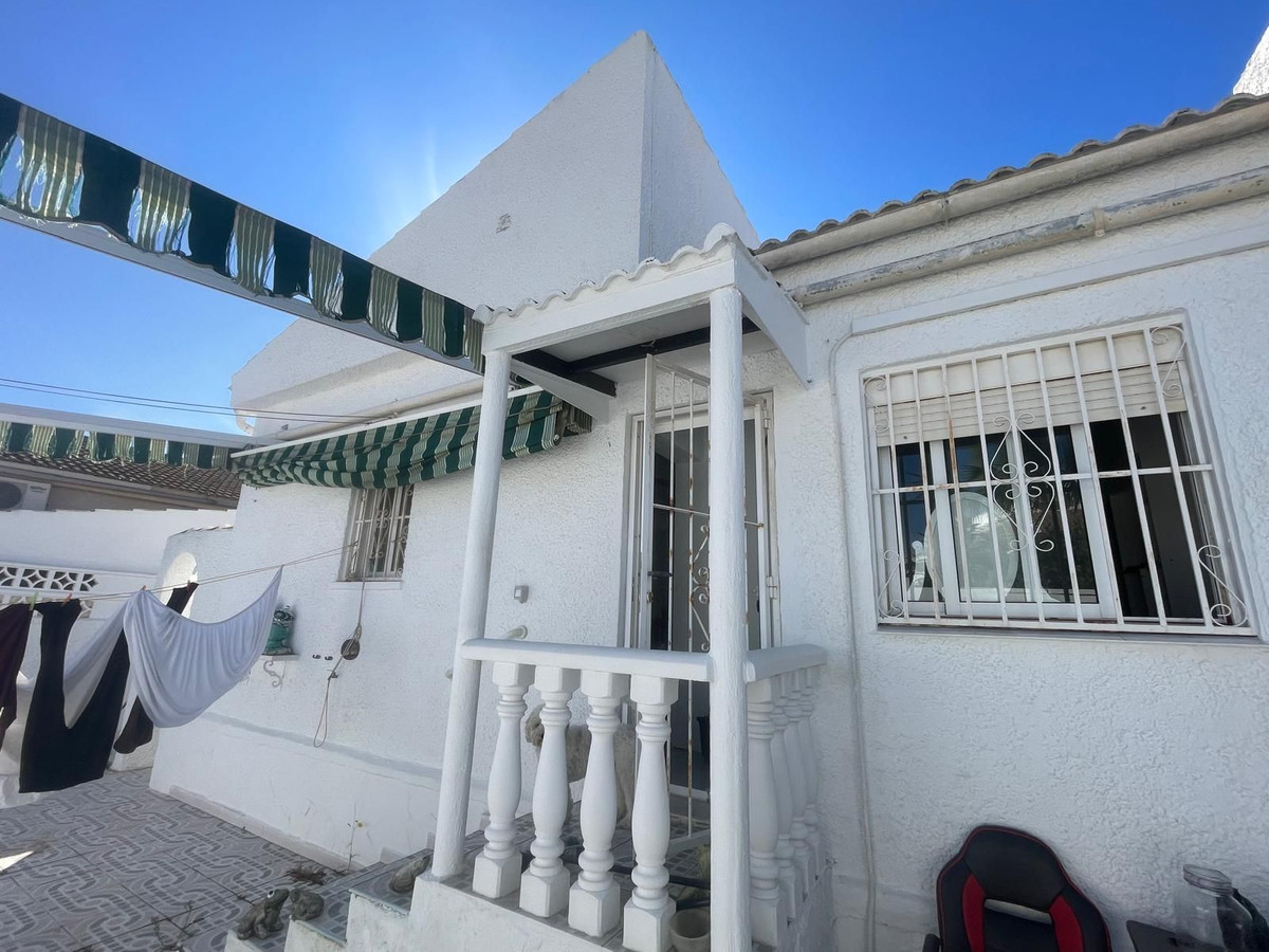 For sale - 3 Bedroom 1 Bathroom House - Detached Villa in Torrevieja - Torrevieja Centro  - Alicante