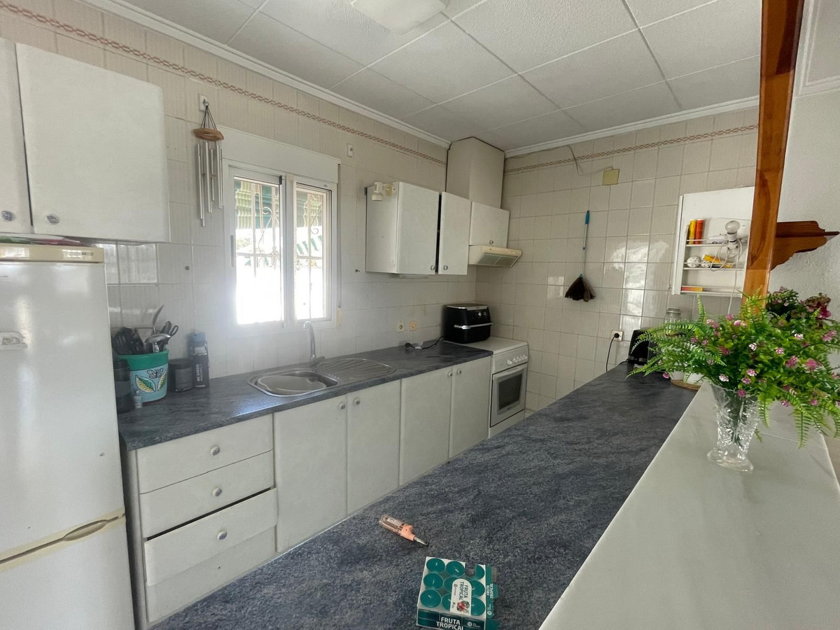 For sale - 3 Bedroom 1 Bathroom House - Detached Villa in Torrevieja - Torrevieja Centro  - Alicante