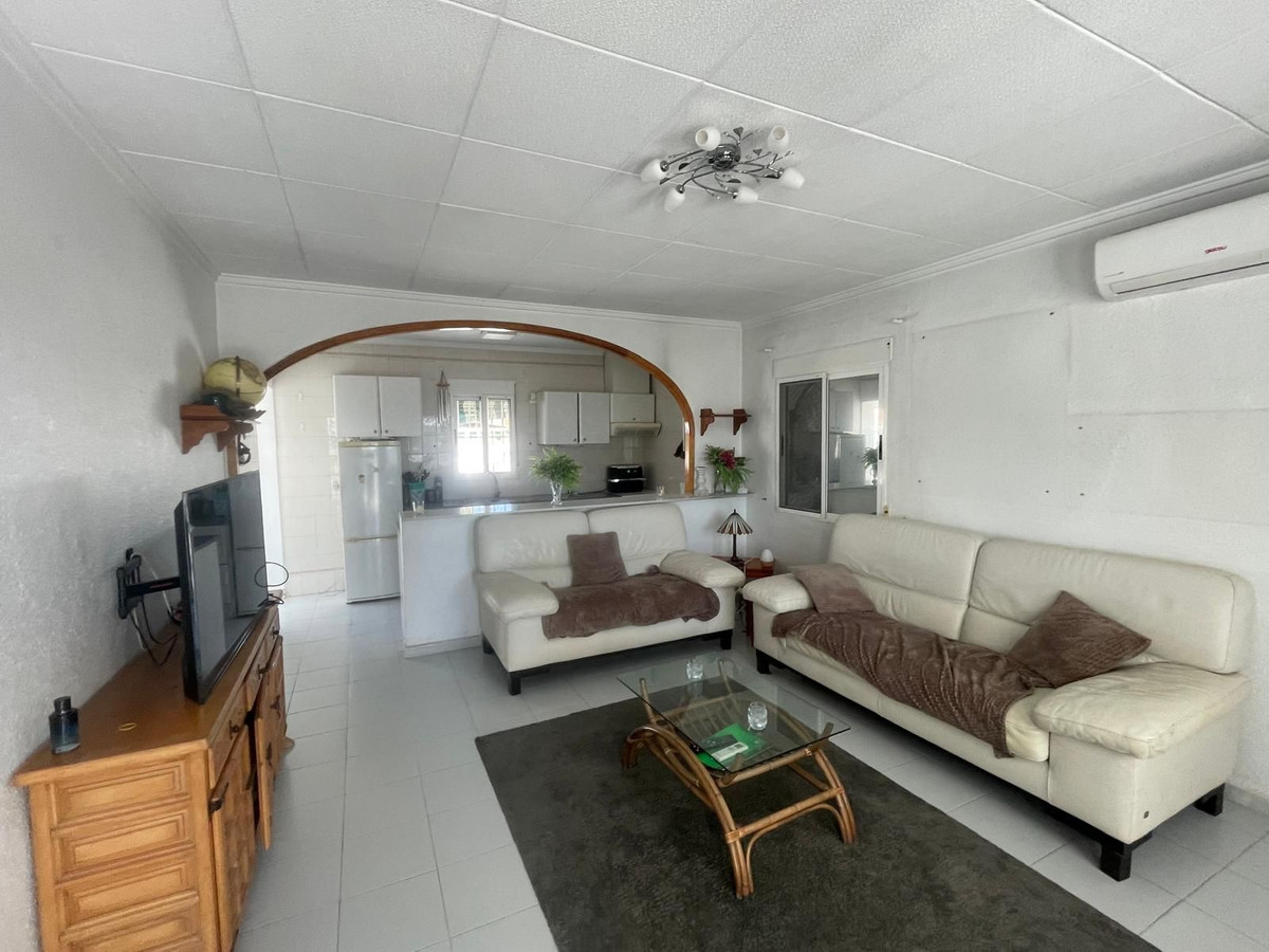 For sale - 3 Bedroom 1 Bathroom House - Detached Villa in Torrevieja - Torrevieja Centro  - Alicante