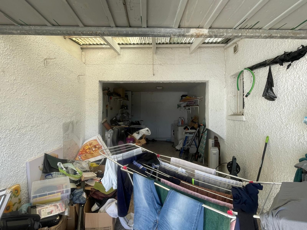 For sale - 3 Bedroom 1 Bathroom House - Detached Villa in Torrevieja - Torrevieja Centro  - Alicante