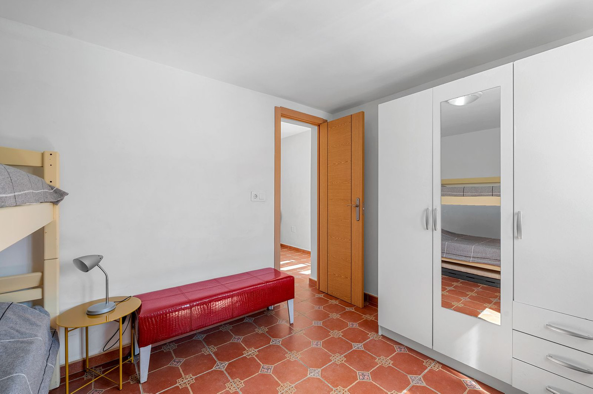 For sale - 7 Bedroom 3 Bathroom House - Detached Villa in Rojales - Rojales Centro  - Alicante