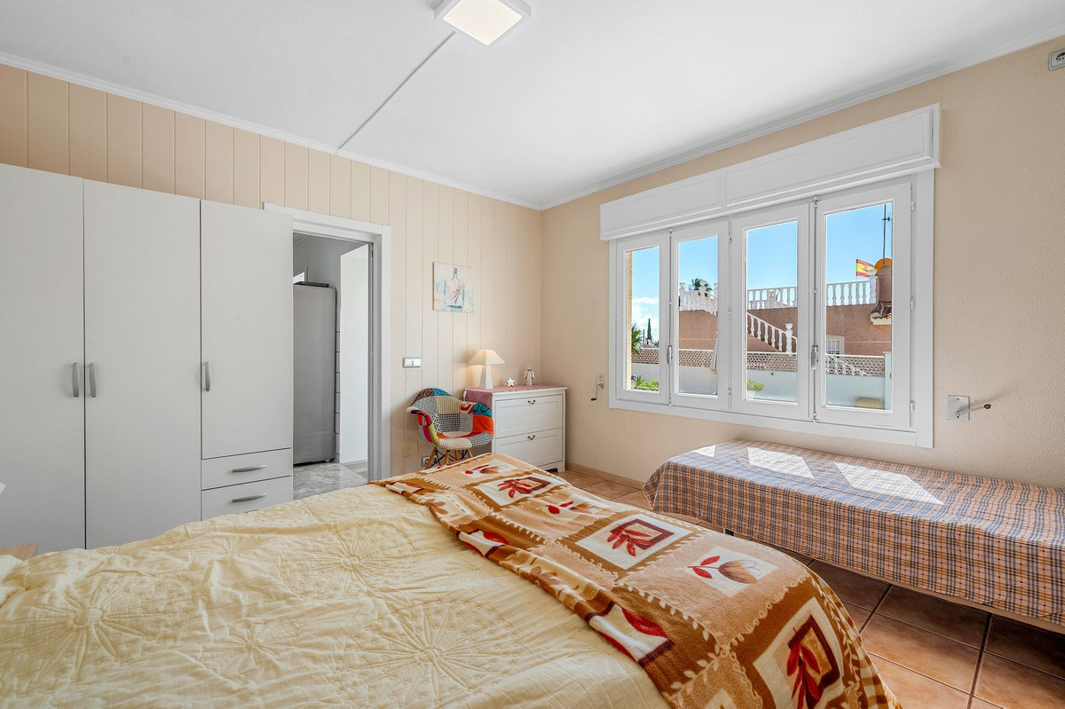 For sale - 7 Bedroom 3 Bathroom House - Detached Villa in Rojales - Rojales Centro  - Alicante