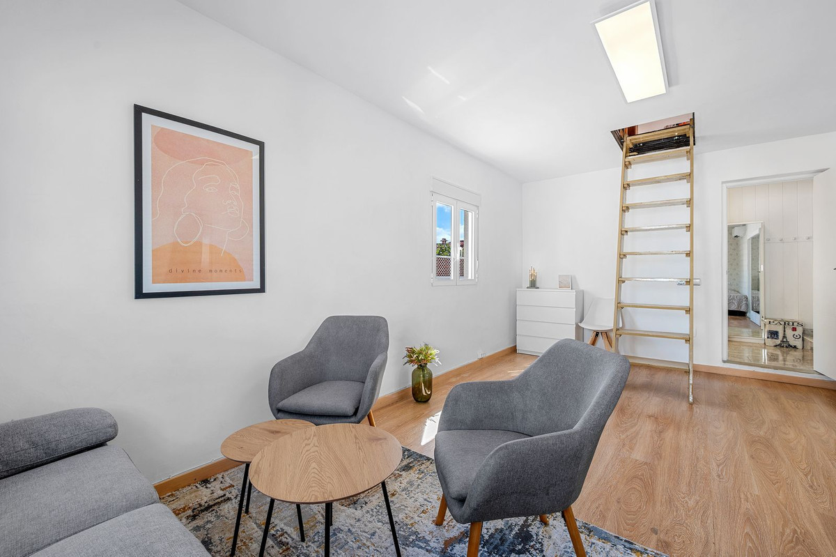 For sale - 7 Bedroom 3 Bathroom House - Detached Villa in Rojales - Rojales Centro  - Alicante