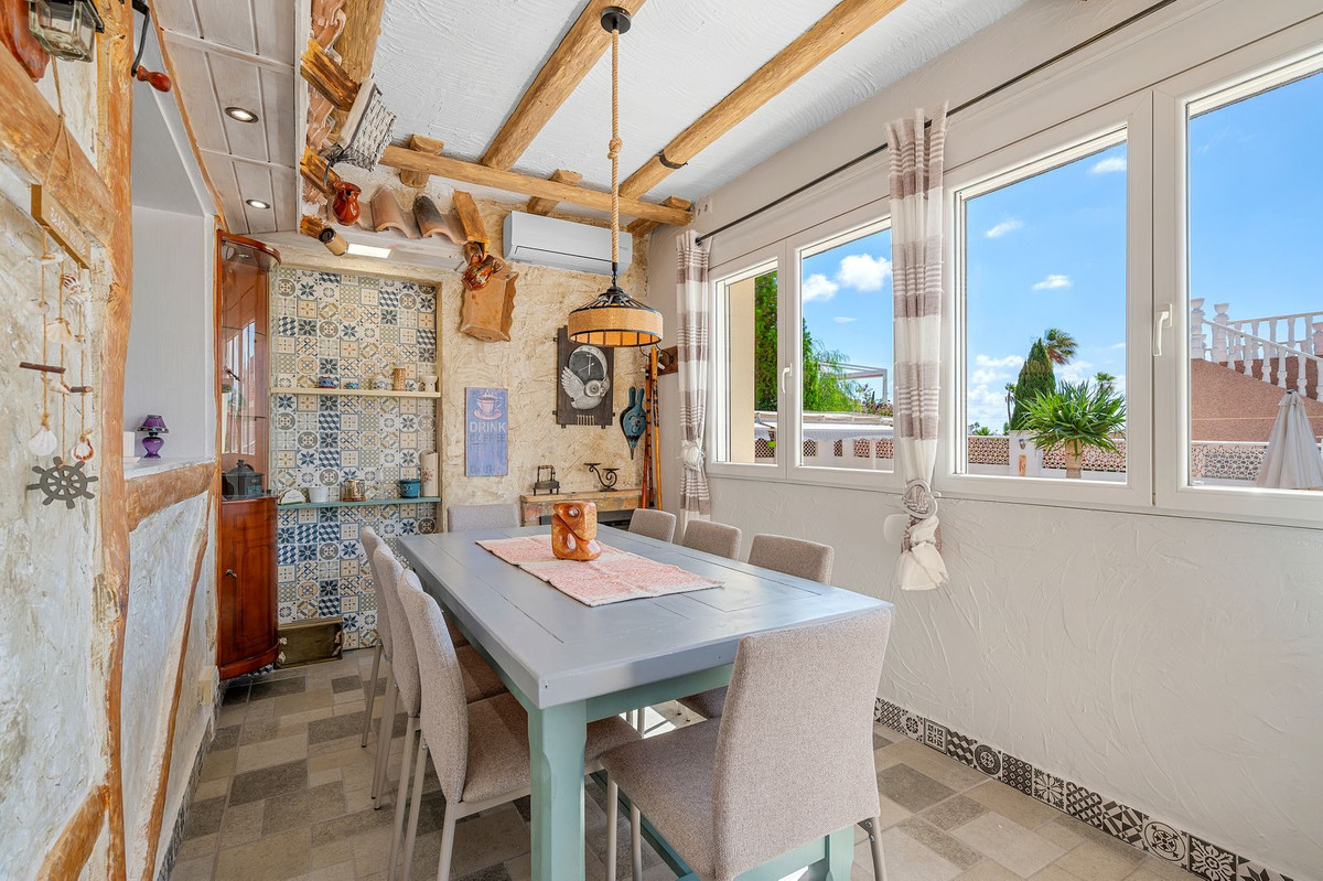 For sale - 7 Bedroom 3 Bathroom House - Detached Villa in Rojales - Rojales Centro  - Alicante