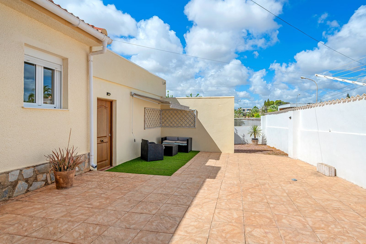For sale - 7 Bedroom 3 Bathroom House - Detached Villa in Rojales - Rojales Centro  - Alicante