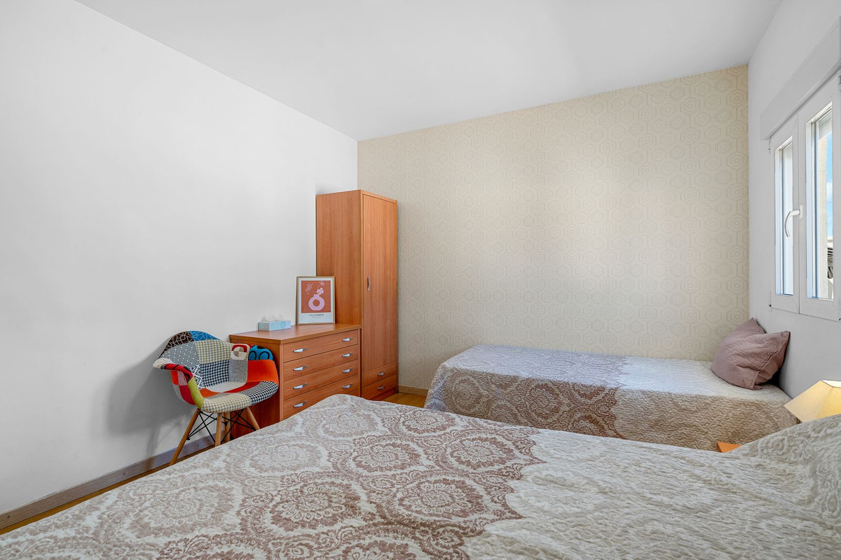 For sale - 7 Bedroom 3 Bathroom House - Detached Villa in Rojales - Rojales Centro  - Alicante