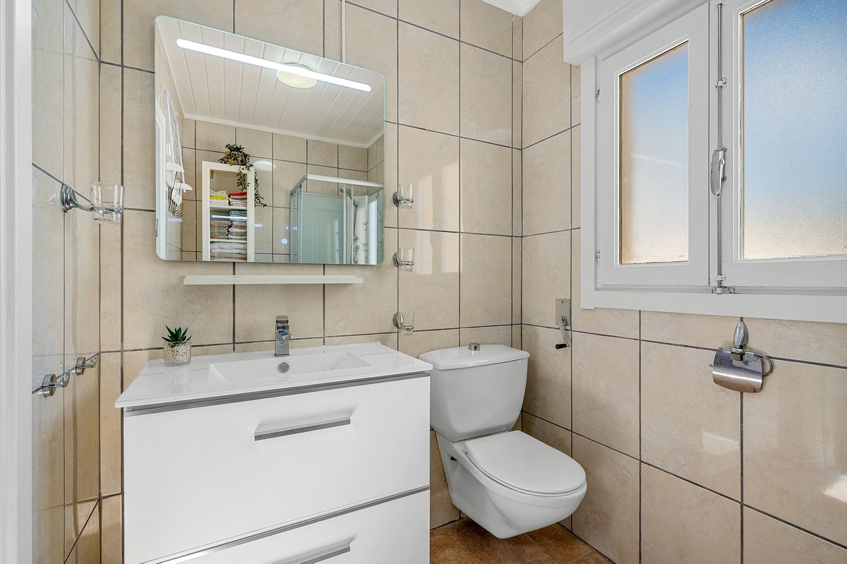 For sale - 7 Bedroom 3 Bathroom House - Detached Villa in Rojales - Rojales Centro  - Alicante