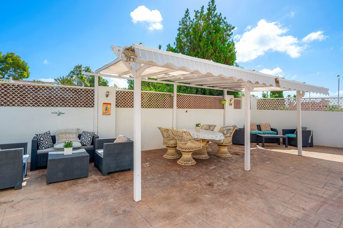 For sale - 7 Bedroom 3 Bathroom House - Detached Villa in Rojales - Rojales Centro  - Alicante