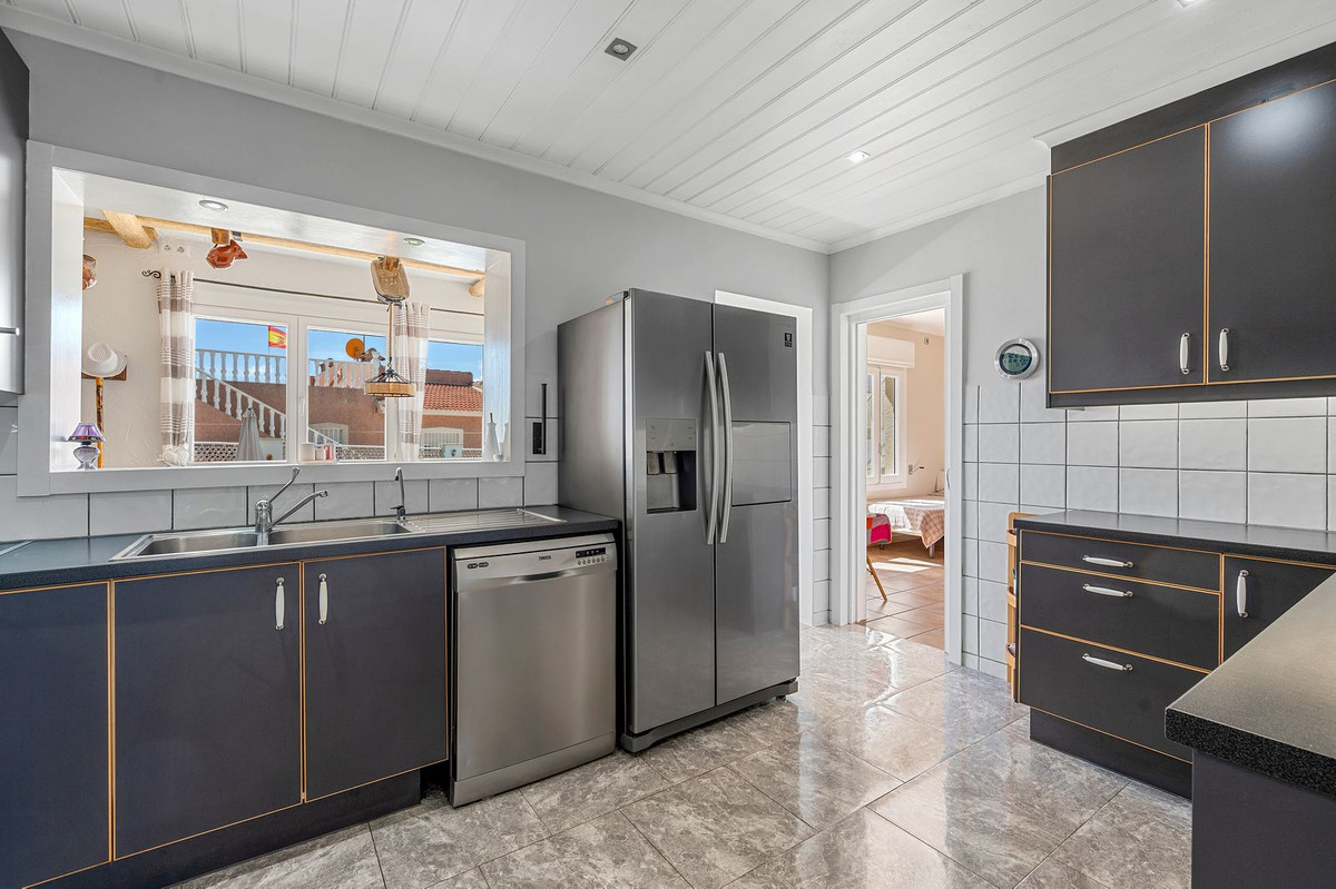 For sale - 7 Bedroom 3 Bathroom House - Detached Villa in Rojales - Rojales Centro  - Alicante