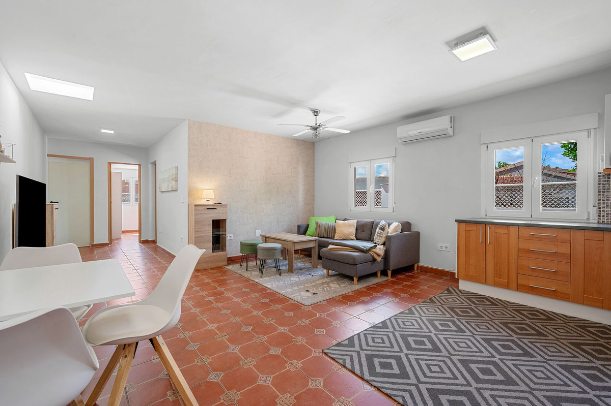 For sale - 7 Bedroom 3 Bathroom House - Detached Villa in Rojales - Rojales Centro  - Alicante