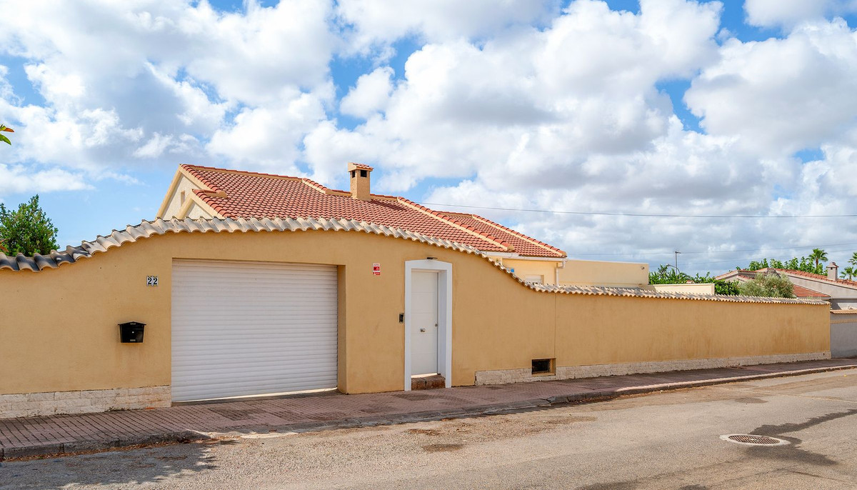 For sale - 7 Bedroom 3 Bathroom House - Detached Villa in Rojales - Rojales Centro  - Alicante
