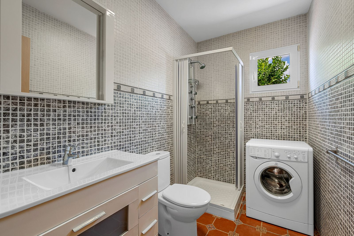 For sale - 7 Bedroom 3 Bathroom House - Detached Villa in Rojales - Rojales Centro  - Alicante