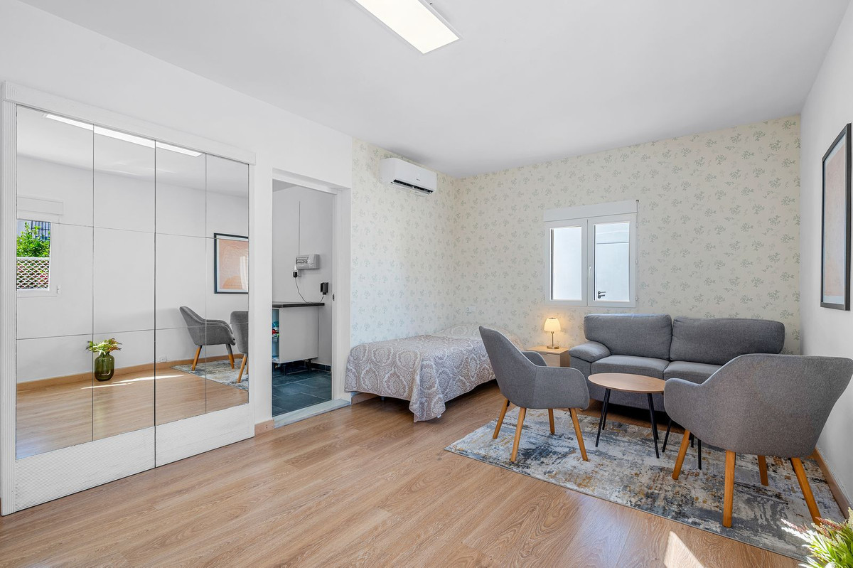 For sale - 7 Bedroom 3 Bathroom House - Detached Villa in Rojales - Rojales Centro  - Alicante