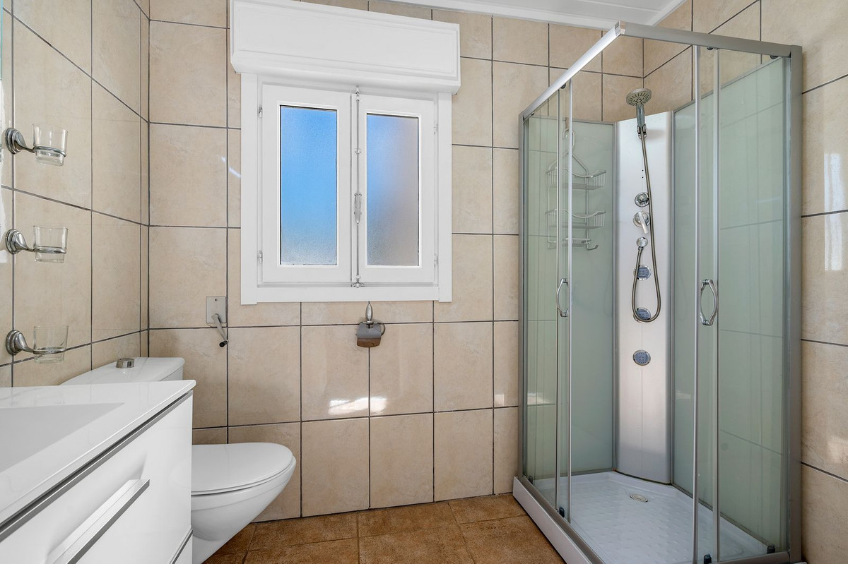 For sale - 7 Bedroom 3 Bathroom House - Detached Villa in Rojales - Rojales Centro  - Alicante