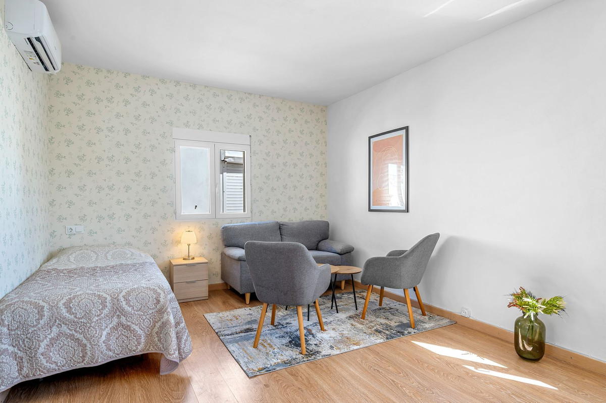 For sale - 7 Bedroom 3 Bathroom House - Detached Villa in Rojales - Rojales Centro  - Alicante