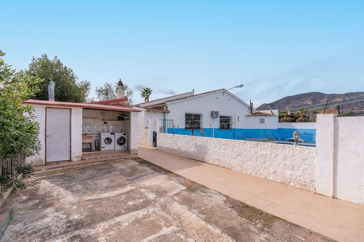 For sale - 3 Bedroom 2 Bathroom House - Finca - Cortijo in Hondón de las Nieves - Hondón de las Nieves Centro  - Alicante