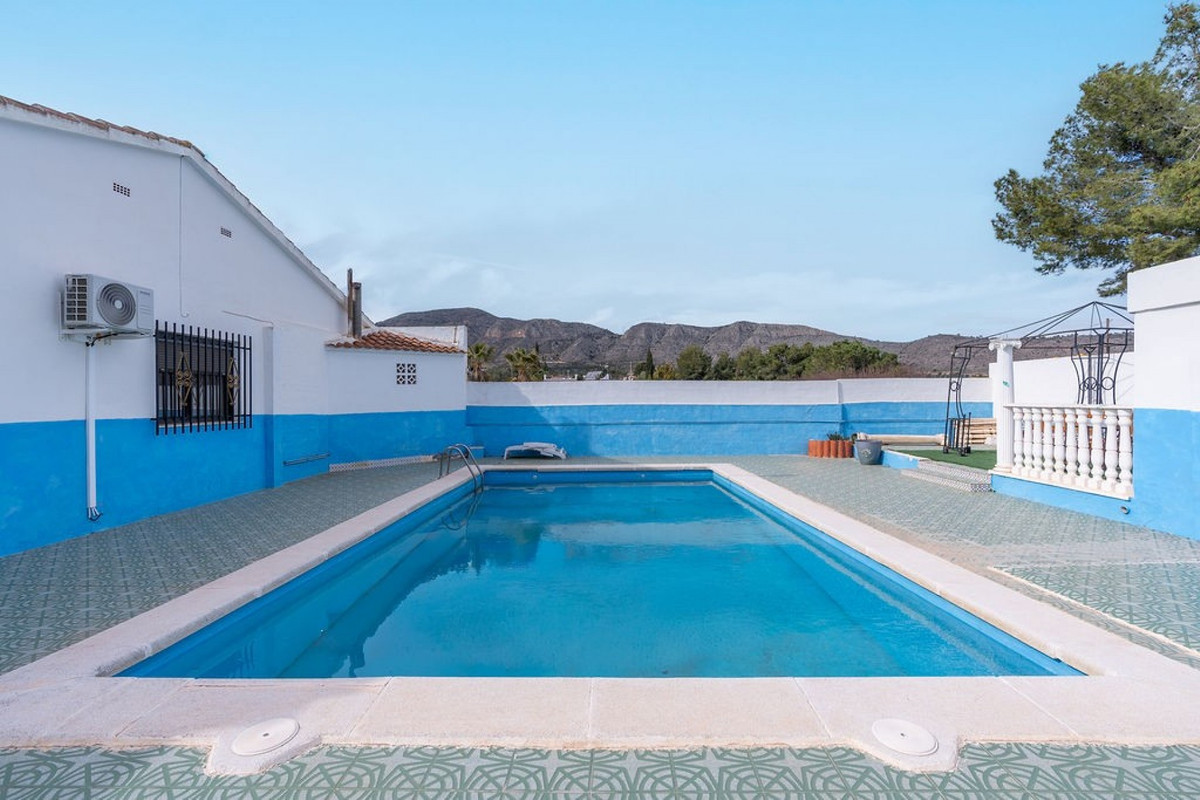For sale - 3 Bedroom 2 Bathroom House - Finca - Cortijo in Hondón de las Nieves - Hondón de las Nieves Centro  - Alicante