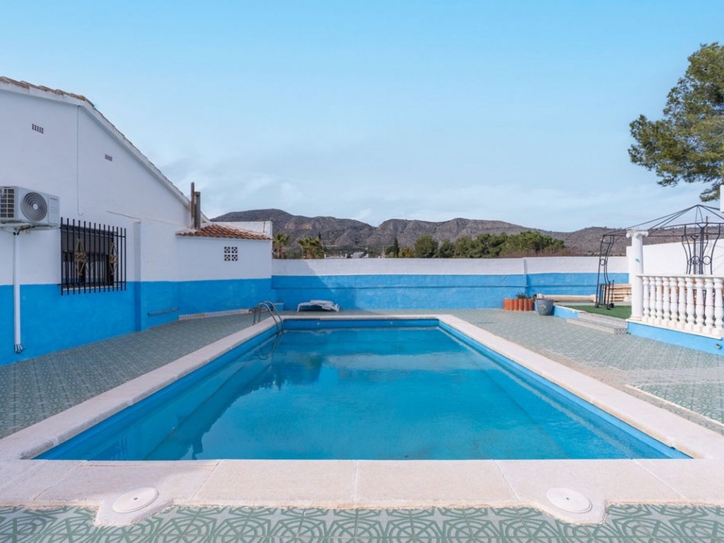 3 Bedroom 2 Bathroom House - Finca - Cortijo in Hondón de las Nieves