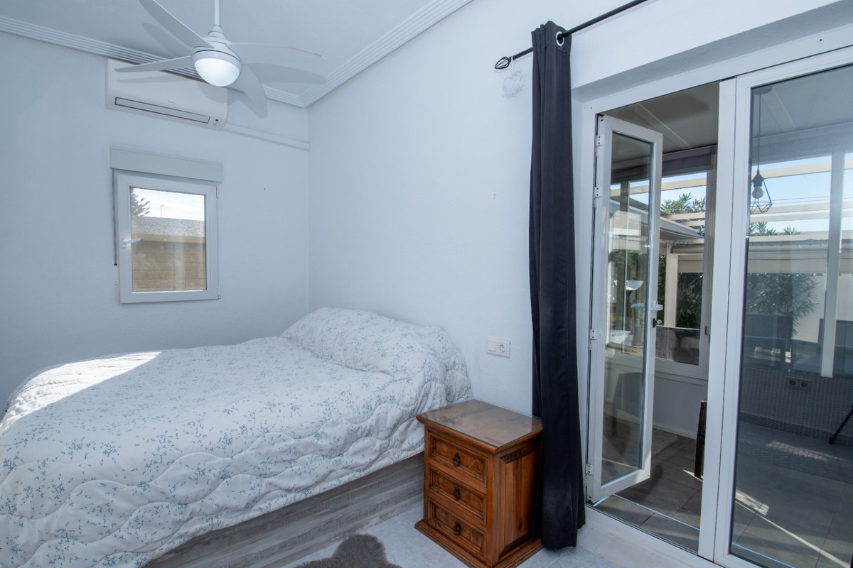 For sale - 2 Bedroom 1 Bathroom Ground Floor Apartment in La Mata - La Mata  - Alicante