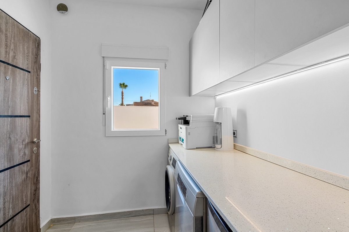 For sale - 5 Bedroom 3 Bathroom House - Detached Villa in Rojales - Ciudad Quesada  - Alicante