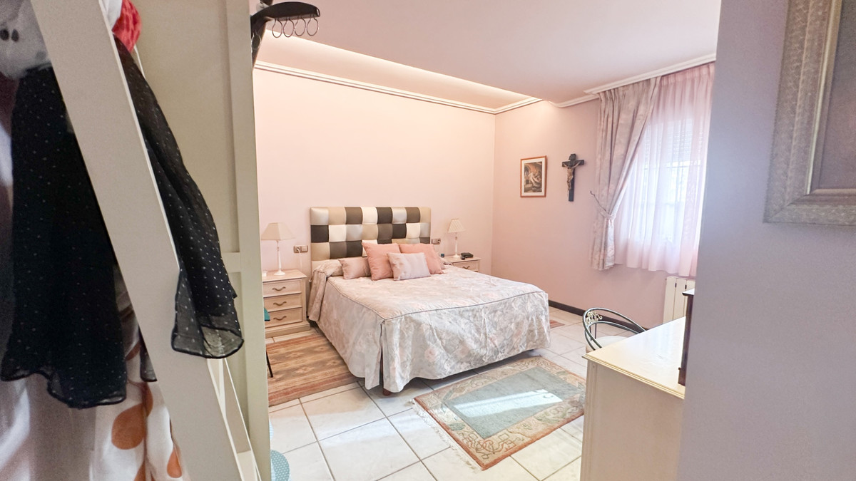 For sale - 6 Bedroom 5 Bathroom House - Detached Villa in Torrevieja - La Mata  - Alicante