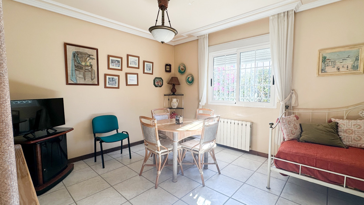 For sale - 6 Bedroom 5 Bathroom House - Detached Villa in Torrevieja - La Mata  - Alicante