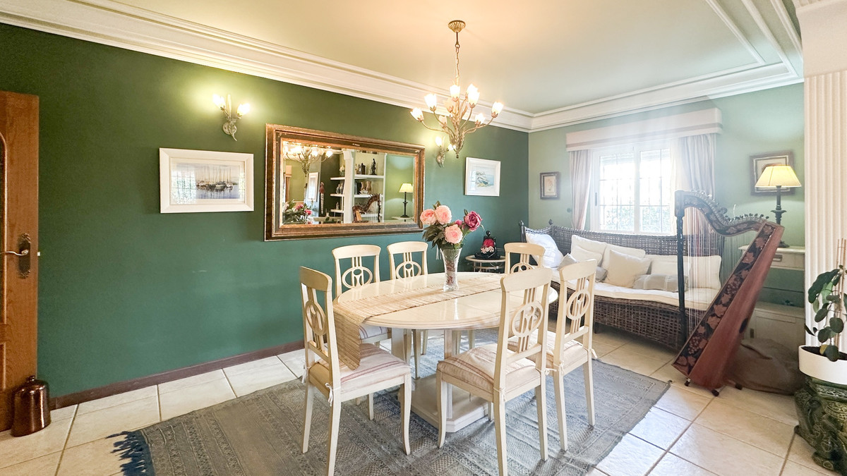 For sale - 6 Bedroom 5 Bathroom House - Detached Villa in Torrevieja - La Mata  - Alicante