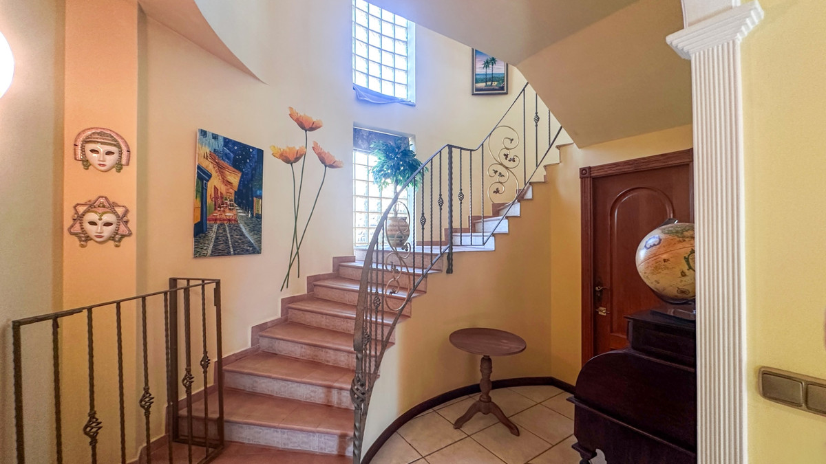 For sale - 6 Bedroom 5 Bathroom House - Detached Villa in Torrevieja - La Mata  - Alicante