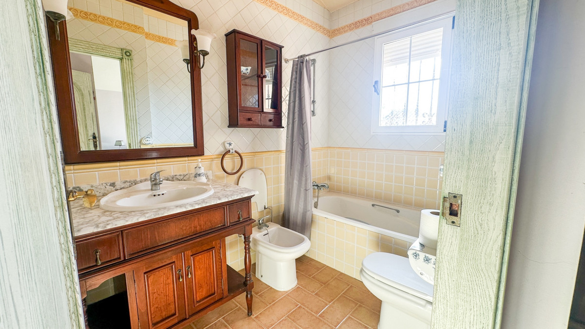 For sale - 6 Bedroom 5 Bathroom House - Detached Villa in Torrevieja - La Mata  - Alicante