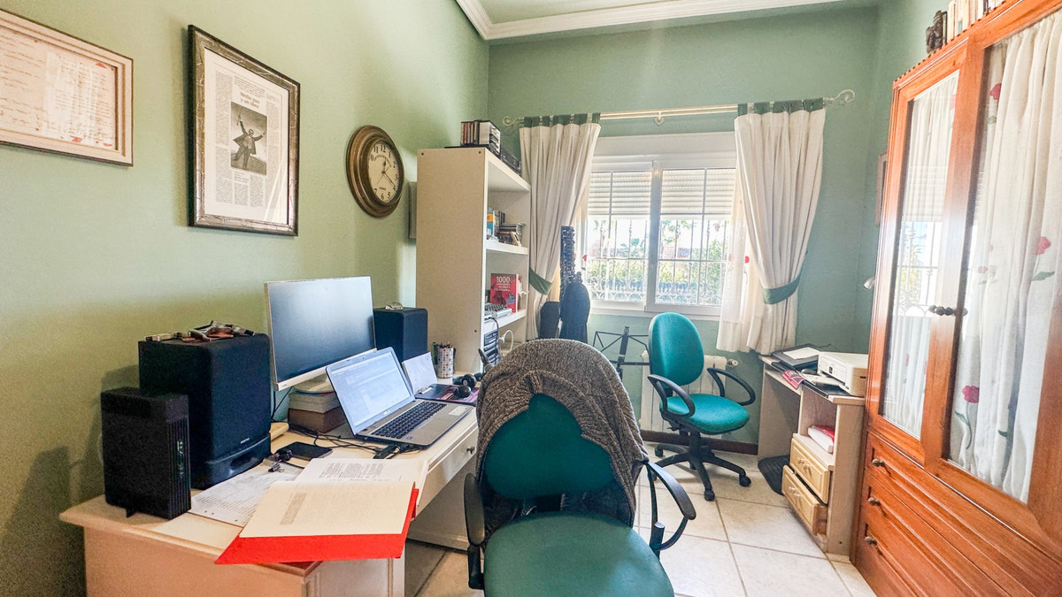 For sale - 6 Bedroom 5 Bathroom House - Detached Villa in Torrevieja - La Mata  - Alicante