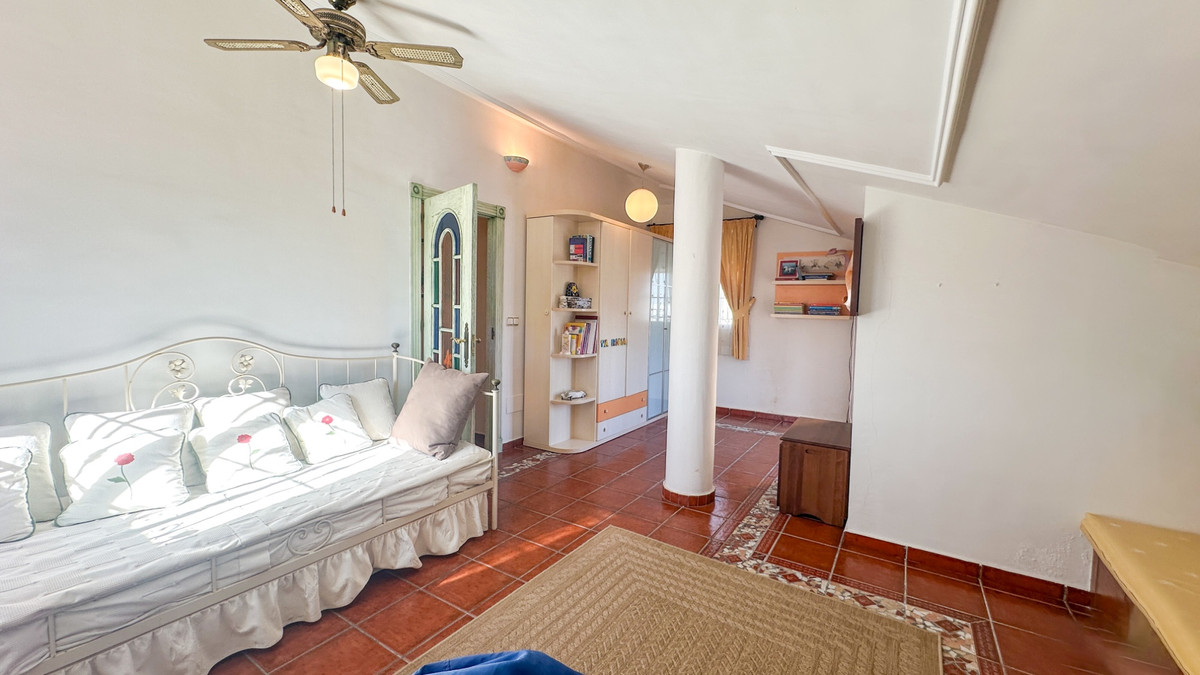 For sale - 6 Bedroom 5 Bathroom House - Detached Villa in Torrevieja - La Mata  - Alicante