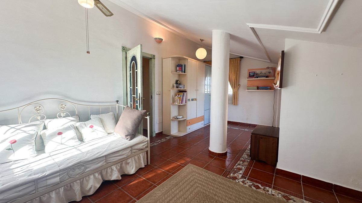 For sale - 6 Bedroom 5 Bathroom House - Detached Villa in Torrevieja - La Mata  - Alicante