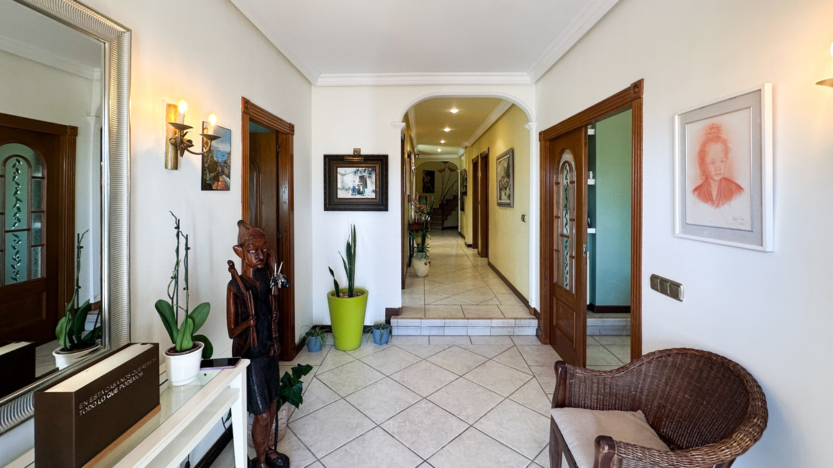 For sale - 6 Bedroom 5 Bathroom House - Detached Villa in Torrevieja - La Mata  - Alicante