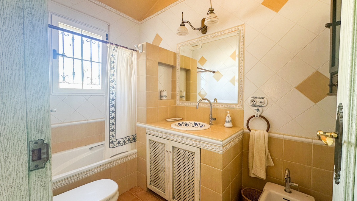 For sale - 6 Bedroom 5 Bathroom House - Detached Villa in Torrevieja - La Mata  - Alicante