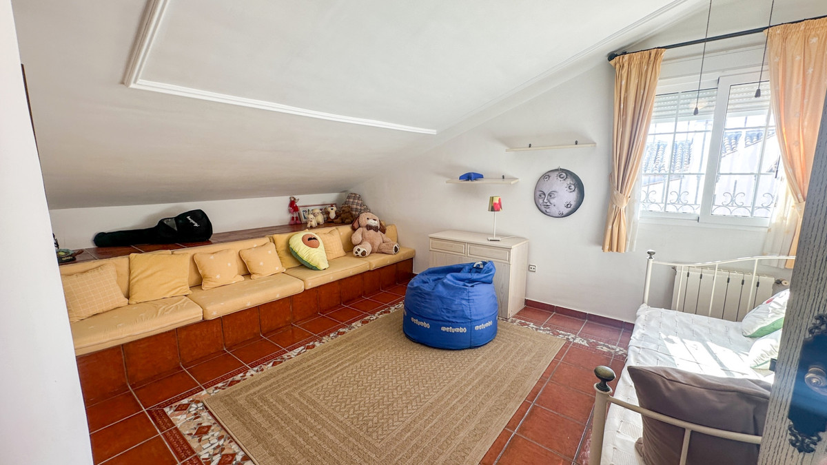 For sale - 6 Bedroom 5 Bathroom House - Detached Villa in Torrevieja - La Mata  - Alicante