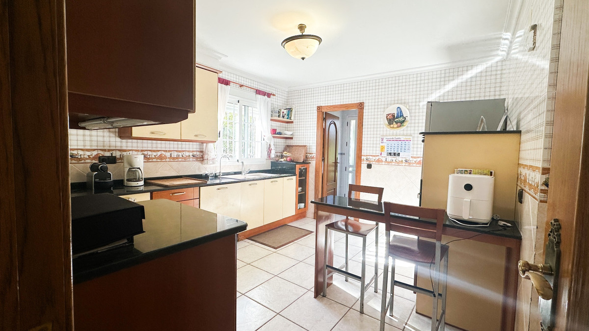 For sale - 6 Bedroom 5 Bathroom House - Detached Villa in Torrevieja - La Mata  - Alicante