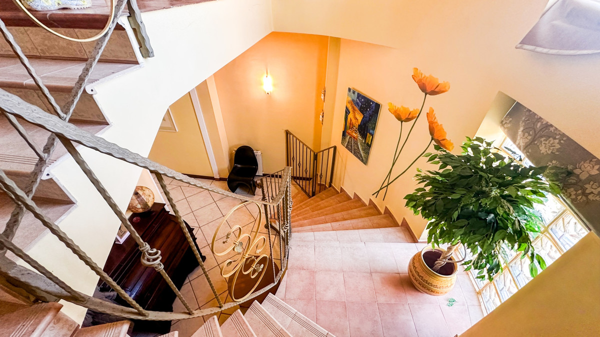 For sale - 6 Bedroom 5 Bathroom House - Detached Villa in Torrevieja - La Mata  - Alicante