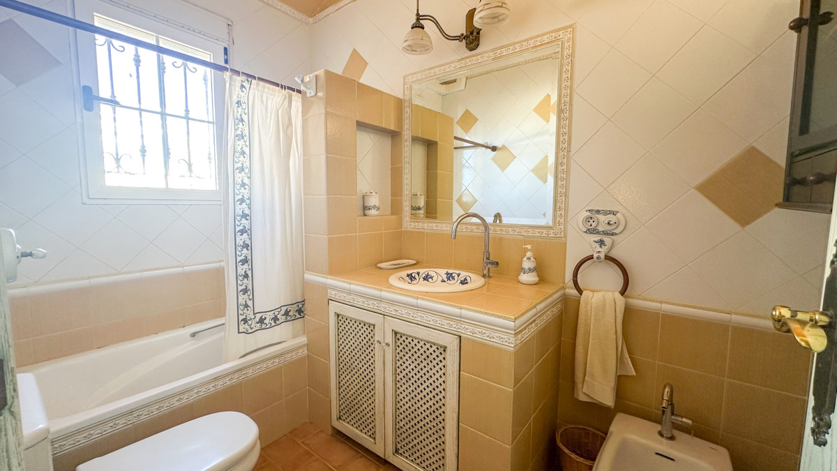 For sale - 6 Bedroom 5 Bathroom House - Detached Villa in Torrevieja - La Mata  - Alicante