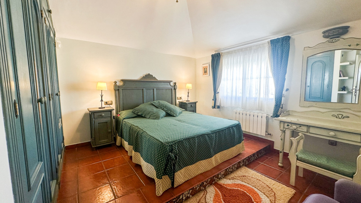 For sale - 6 Bedroom 5 Bathroom House - Detached Villa in Torrevieja - La Mata  - Alicante