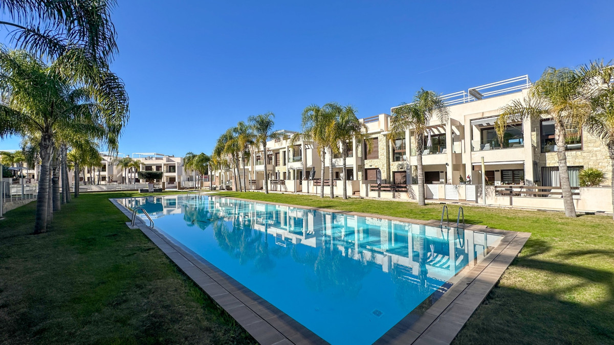 For sale - 3 Bedroom 2 Bathroom House - Bungalow in Torrevieja - Torrevieja Centro  - Alicante