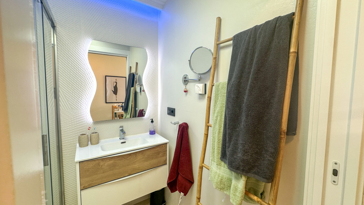For sale - 3 Bedroom 2 Bathroom House - Bungalow in Torrevieja - Torrevieja Centro  - Alicante