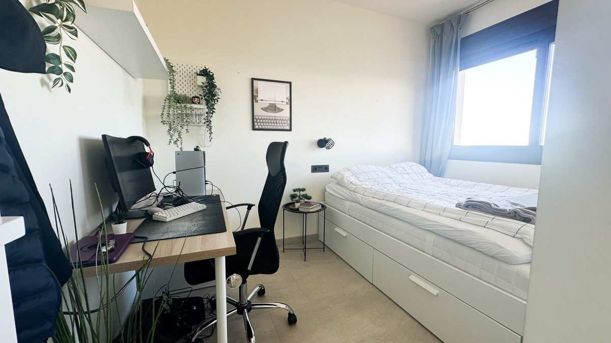 For sale - 3 Bedroom 2 Bathroom Apartment - Top Floor Apartment in Torrevieja - Torrevieja Centro  - Alicante